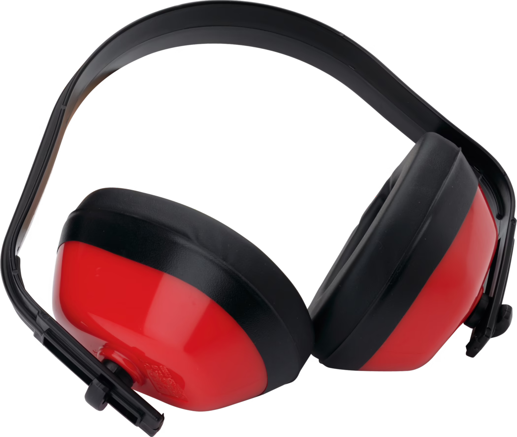 Pajarito_Dummy_Hearing protection_017298_2021-02 Ein Paar rot-schwarzer Kapselgehörschützer auf weißem Hintergrund. Die Ohrenschützer besitzen glänzend rote Außenschalen, dicke schwarze Polster und ein verstellbares schwarzes Kunststoff-Bügelband mit sichtbaren Drehgelenken. Das funktionale Design dient der Lärmreduzierung in Industrie- oder Werkstattumgebungen; die Ohrmuscheln sind dicht abschließend und leicht angewinkelt für einen komfortablen Sitz. Die Aufnahme ist eine Nahaufnahme aus drei Viertel und betont den Kontrast zwischen den glänzenden roten Schalen und dem matten schwarzen Polster und Bügel.