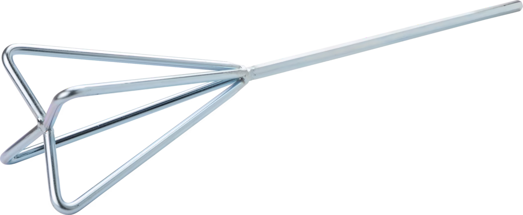 Pajarito_Dummy_Star stirrer_034781_2021-02 Ein verzinktes Rührwerk aus Stahl zum Mischen von Farbe und Mörtel mit langem sechskantigem Schaft und dreieckig geformter Drahtschaufel. Metall mit Chrombeschichtung, mehrere dreieckige Drahtschlaufen am Kopf verschweißt, zur Aufnahme in eine Bohrmaschine zum Mischen von Farbe, Putz, Zement oder Klebstoff. Produktfoto vor weißem Hintergrund, horizontale Ausrichtung.